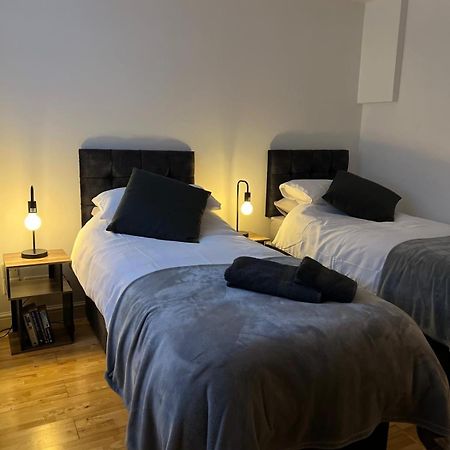 Cozy 1 Bedroom Basement Flat London Eksteriør bilde