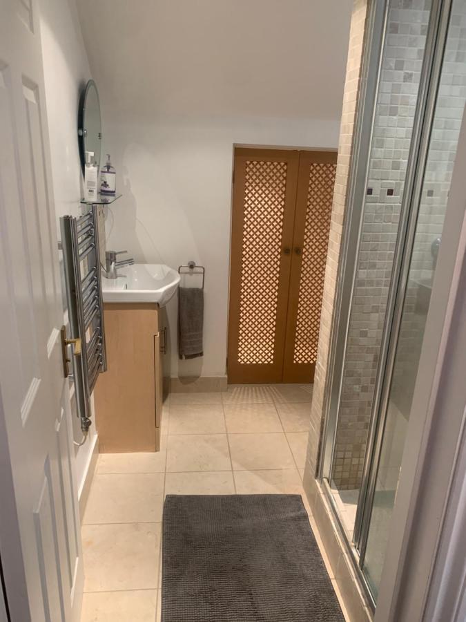 Cozy 1 Bedroom Basement Flat London Eksteriør bilde