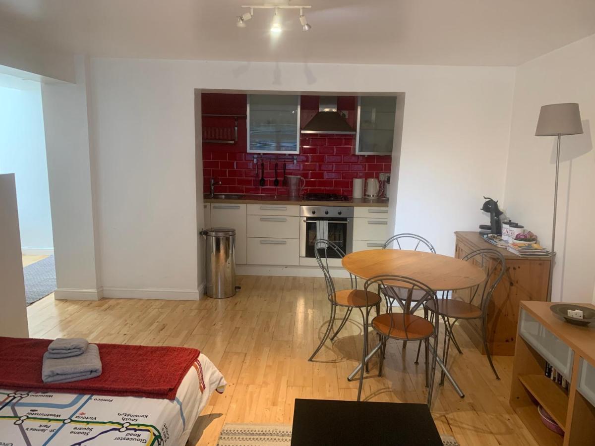 Cozy 1 Bedroom Basement Flat London Eksteriør bilde