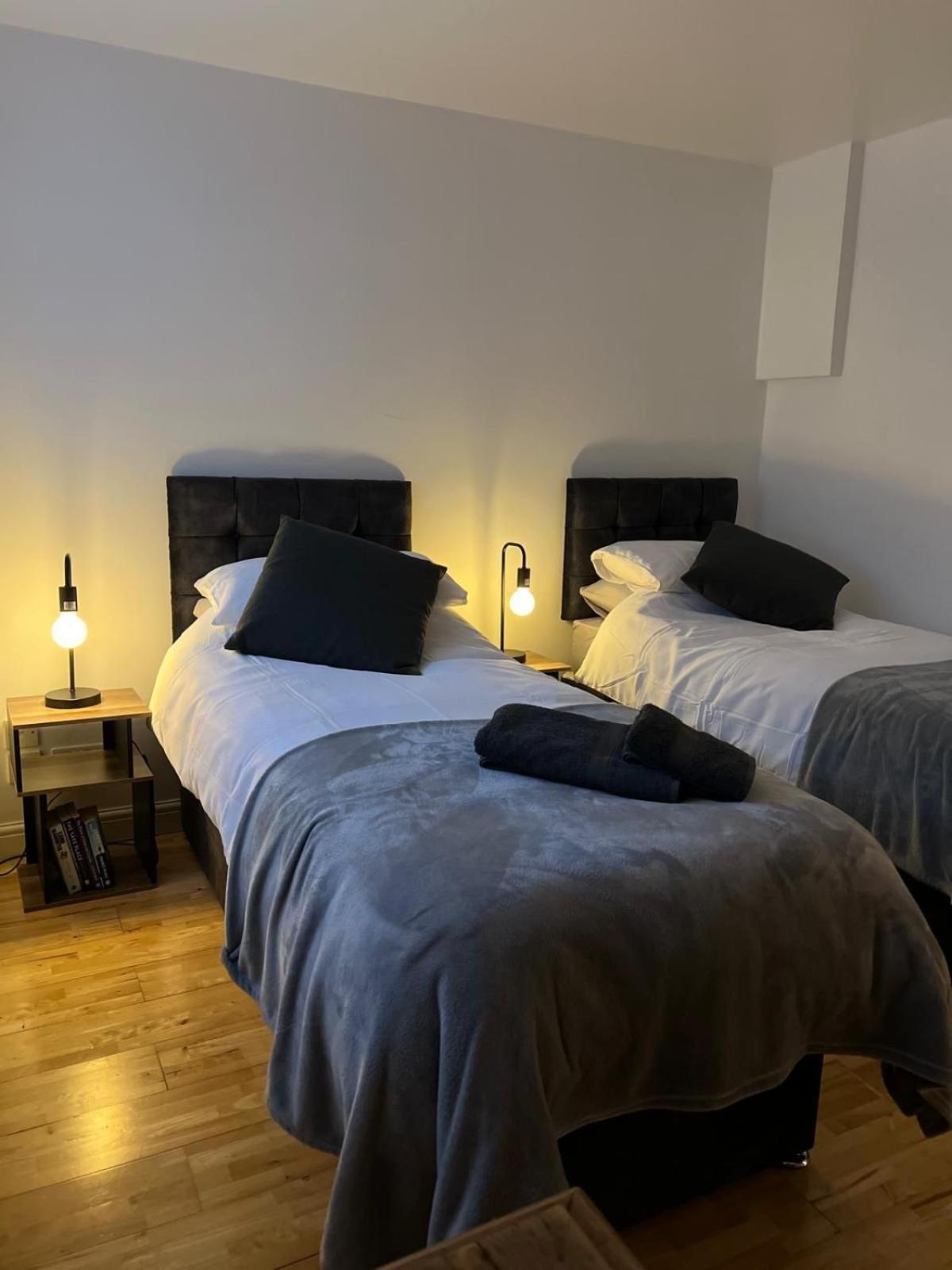 Cozy 1 Bedroom Basement Flat London Eksteriør bilde