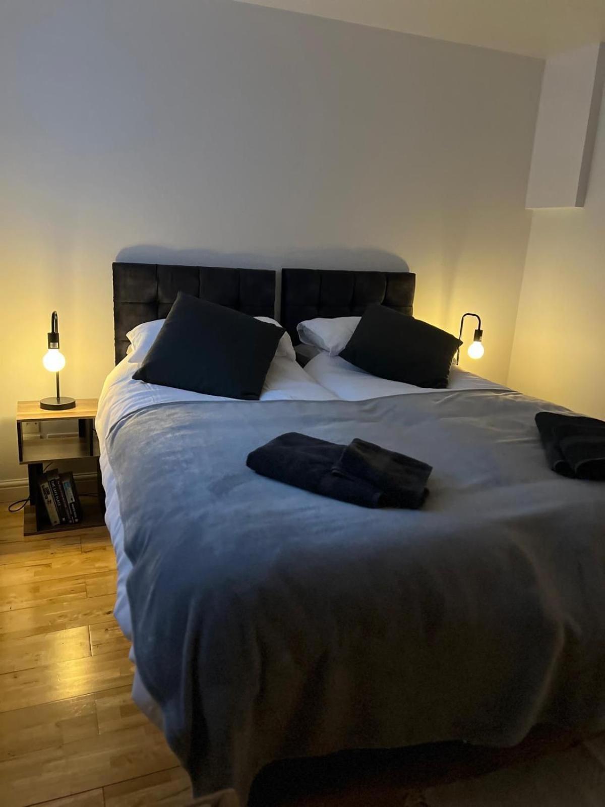 Cozy 1 Bedroom Basement Flat London Eksteriør bilde